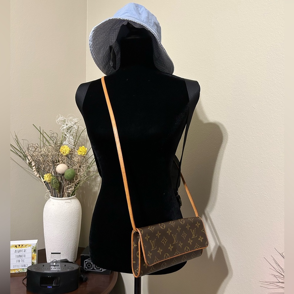 Louis Vuitton Monogram Pochette